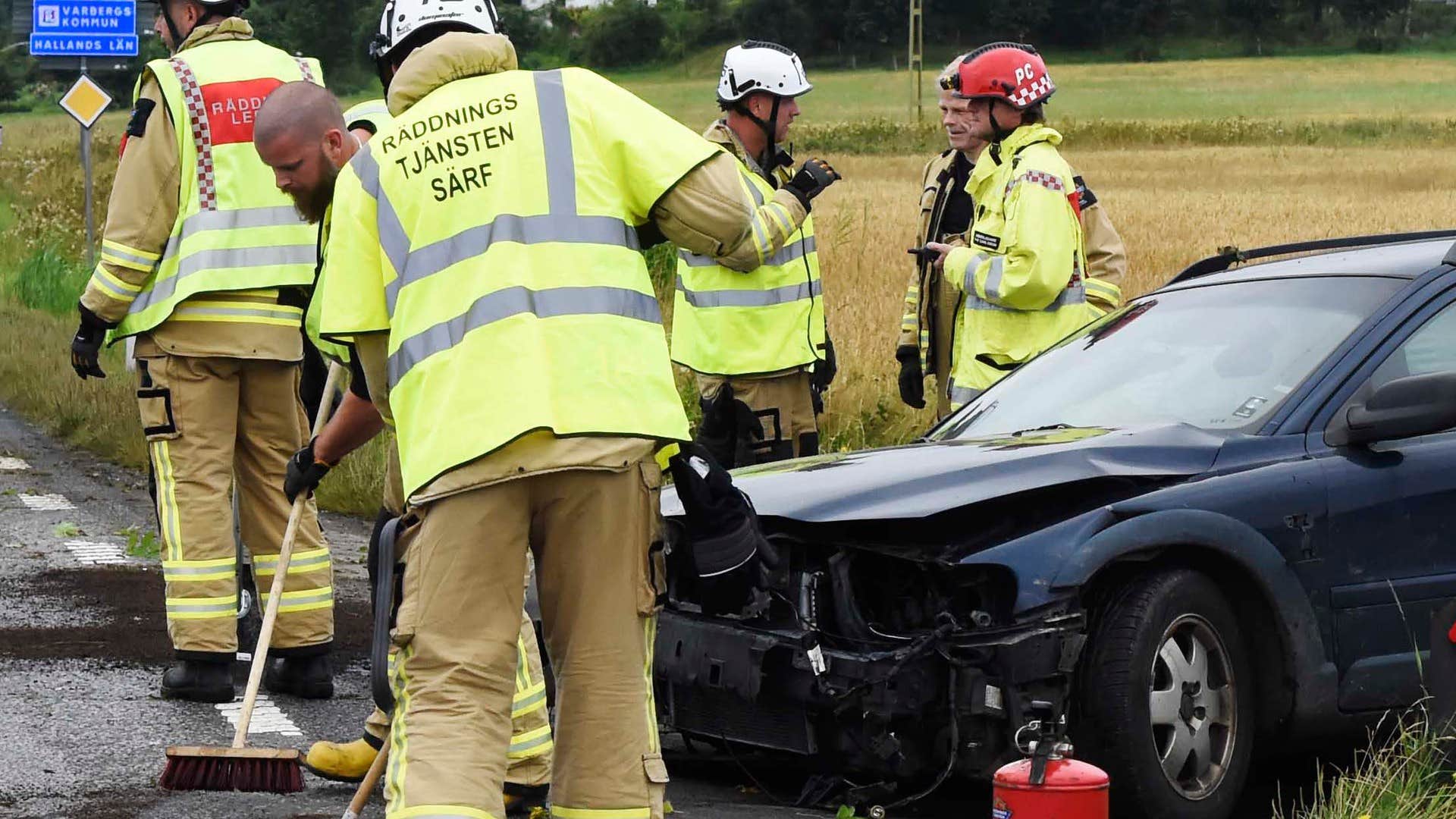 Bil Voltade På Riksväg 41 I Höjd Med Horred Vägen Avstängd 