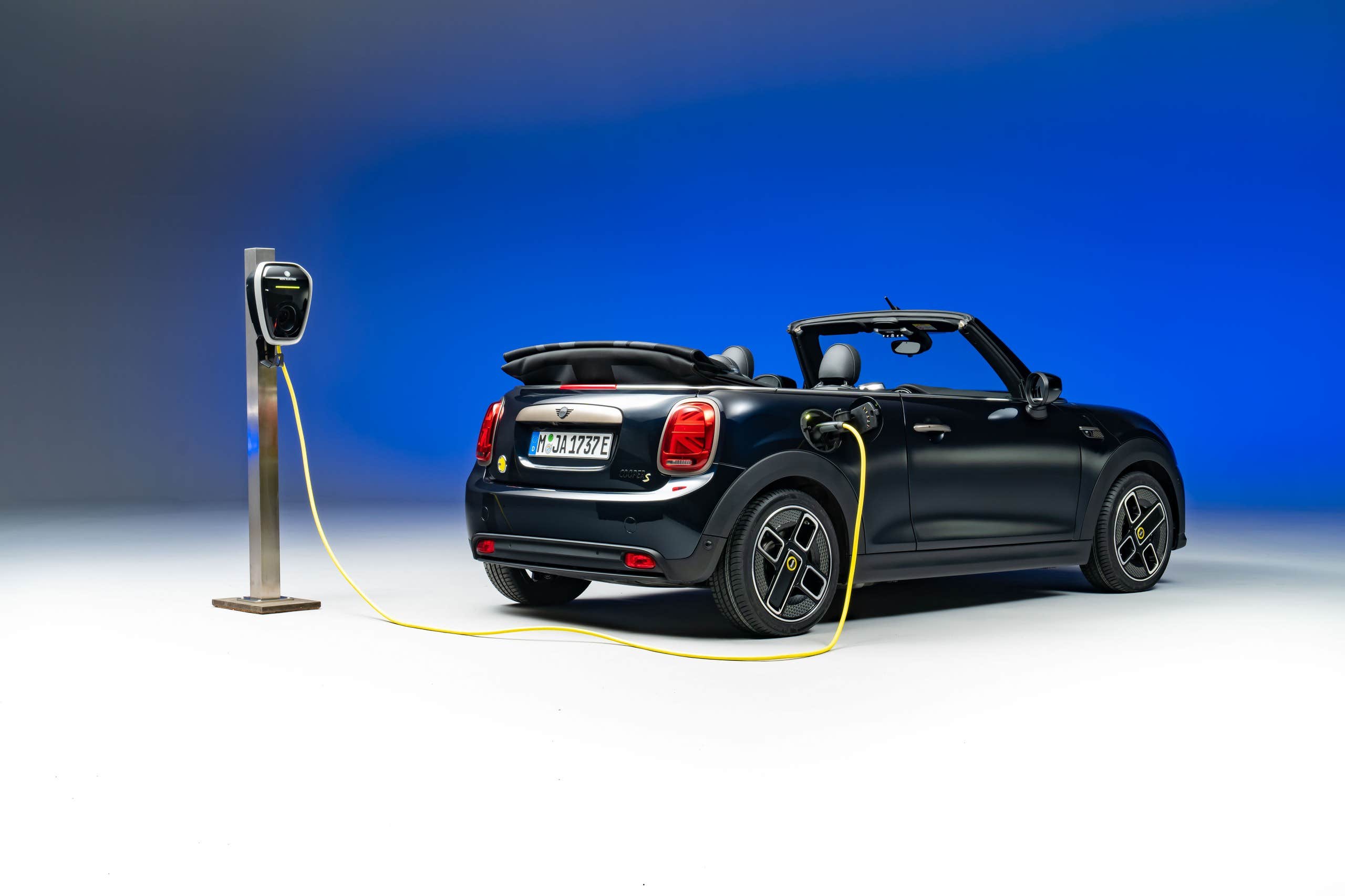 Mini Cooper Se Cabriolet Teknikens V Rld