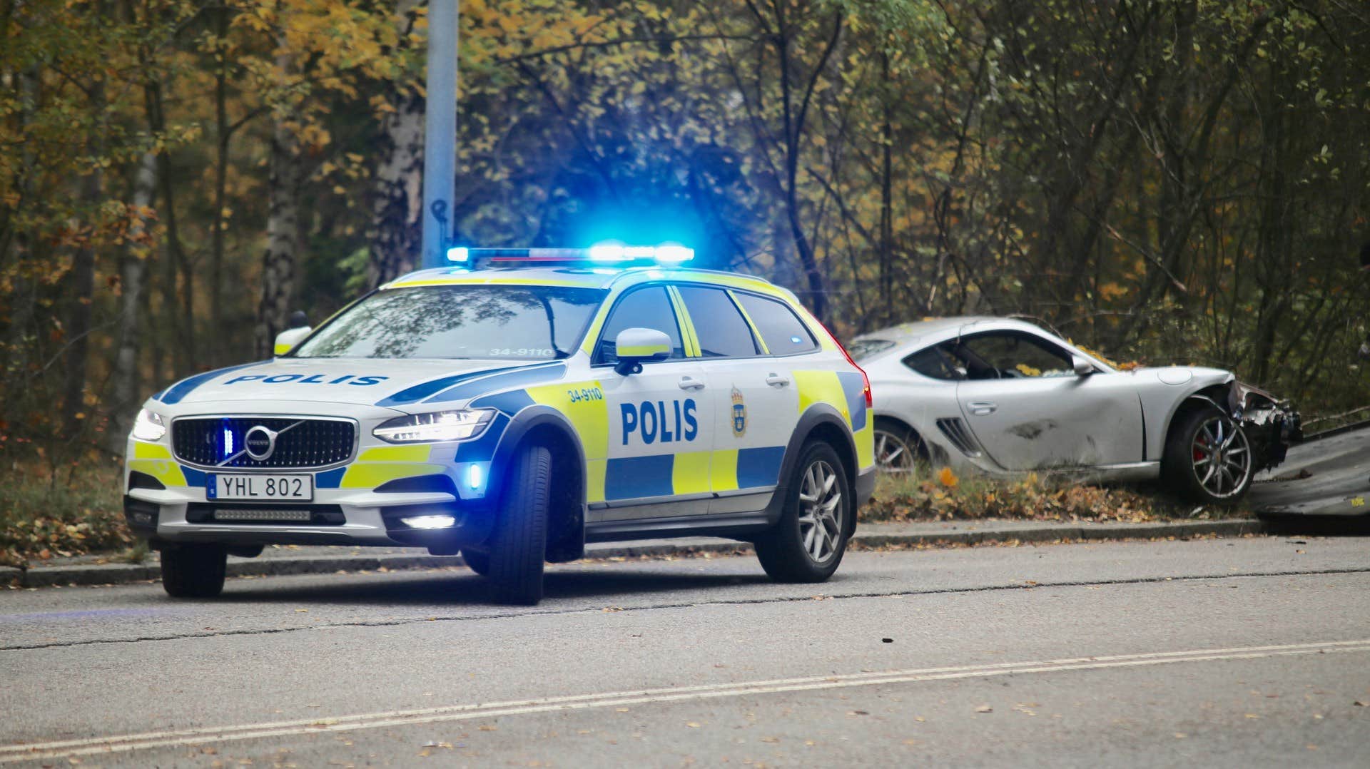 Person Greps Efter Vild Biljakt I Porsche Utanför Stockholm